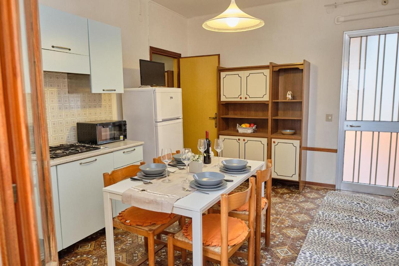 Peaceful Flat With Direct Beach Access Rosolina Mare Luaran gambar