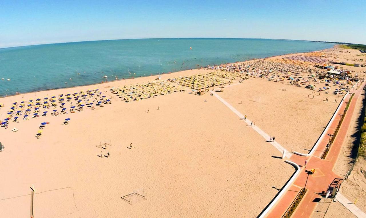 Peaceful Flat With Direct Beach Access Rosolina Mare Luaran gambar